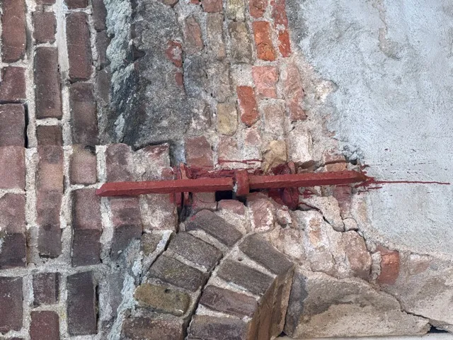 Voegwerk-defect op locatie